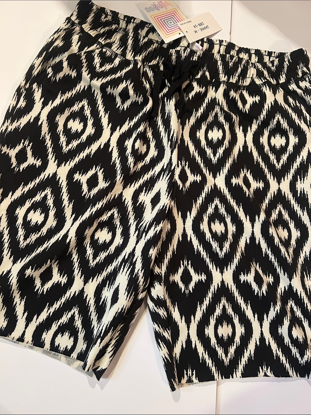 LuLaRoe Black & White Ikat Print Women's Shorts